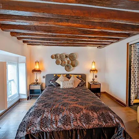 Splendid Duplex With Courtyard In The Marais Párizs