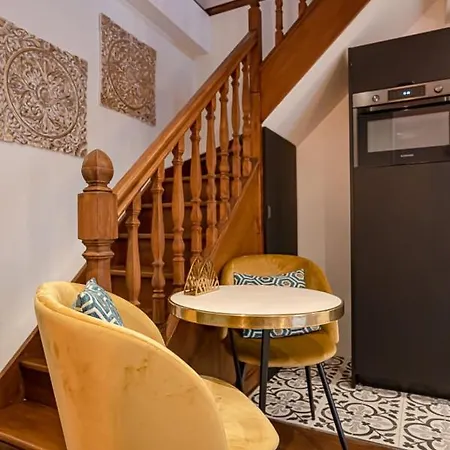 Splendid Duplex With Courtyard In The Marais Párizs